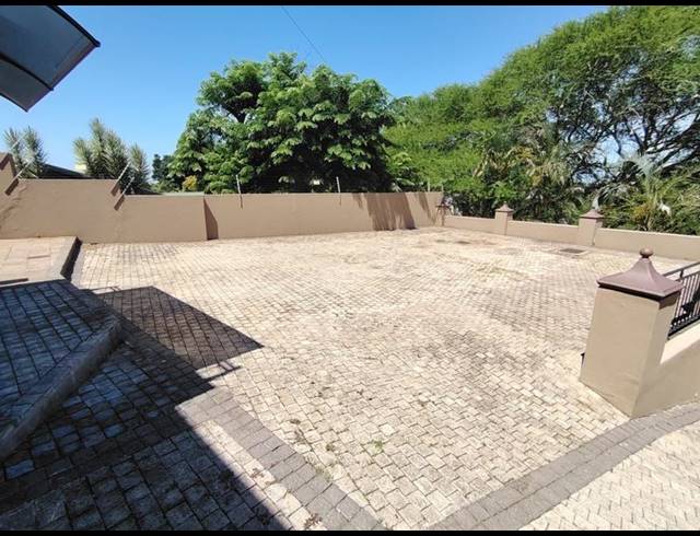 4 BEDROOM HOUSE FOR SALE IN LA LUCIA